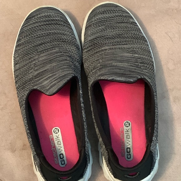 Shoes - 💛Sketcher Go Walks 💛size 9